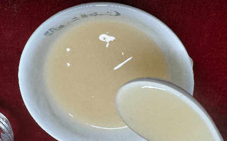 多少媽媽栽在輔導(dǎo)作業(yè)上！姥姥端來(lái)的一杯溫?zé)嵊袡C(jī)葛根粉，竟成了情緒 “滅火器”